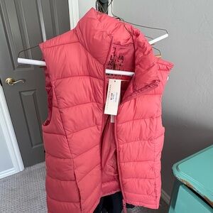 NWT Size S Pink Puffer Vest